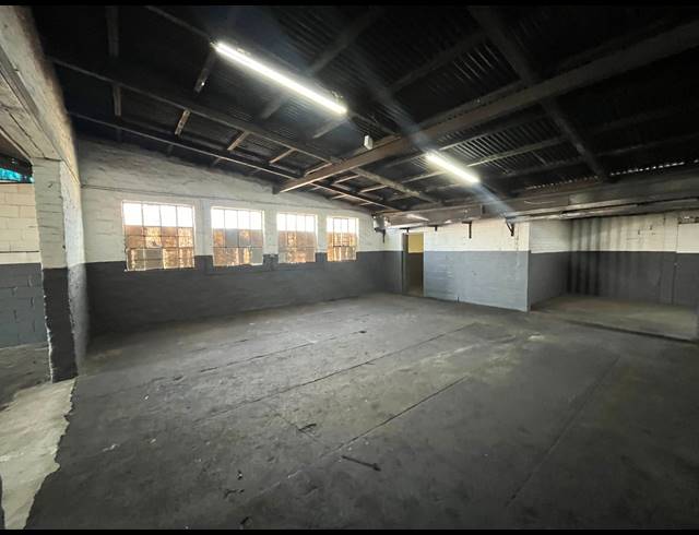 150M² WORKSHOP TO LET IN VULCANIA